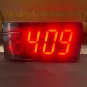 AOYE 4” Digital Clock w/Remote Alarm Clock